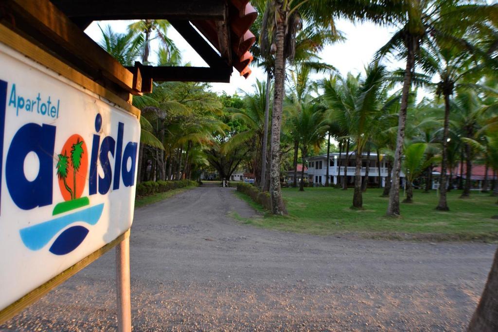 Hotel La Isla Parrita Exterior photo