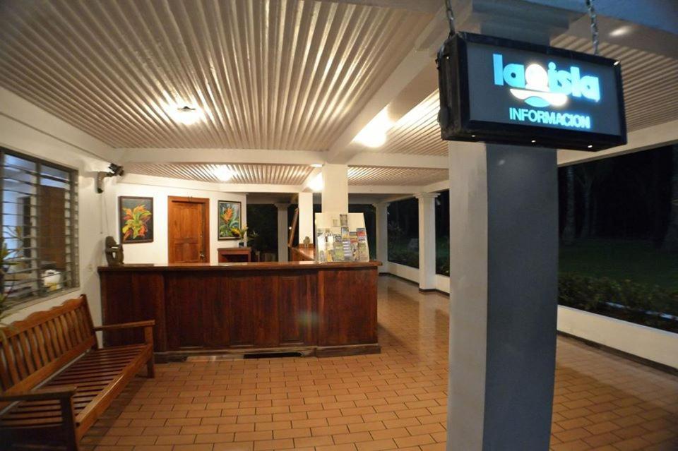 Hotel La Isla Parrita Exterior photo